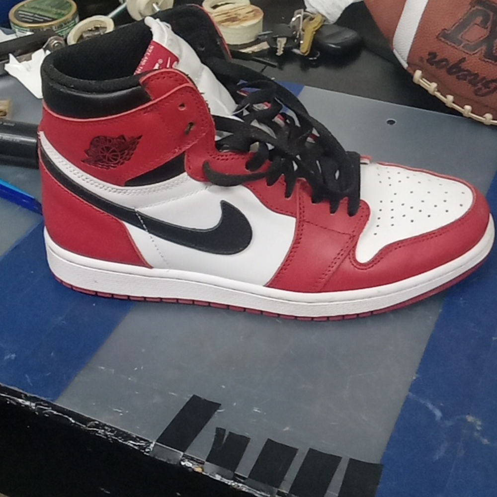 Red/blk jordans FIT SMALL mens size 10 women size 12